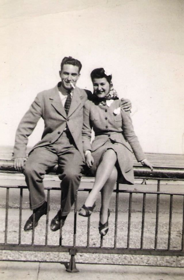 Beautiful Vintage Photos of Lovely Couples from the 1940s