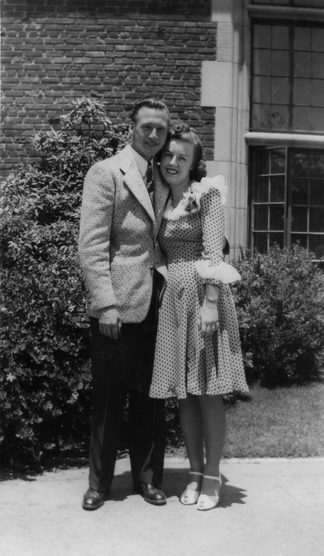 Beautiful Vintage Photos of Lovely Couples from the 1940s