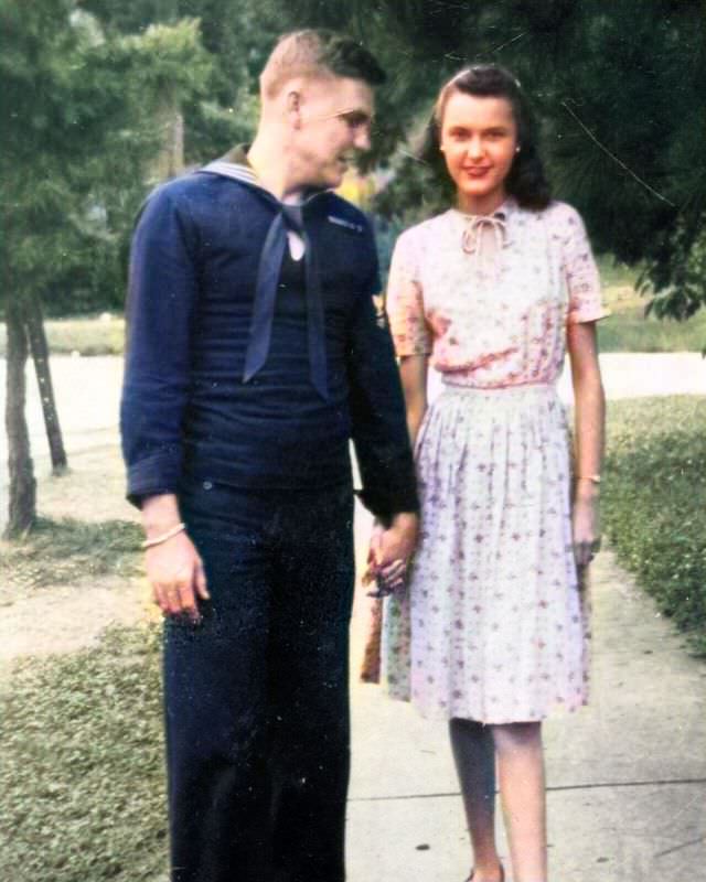 Beautiful Vintage Photos of Lovely Couples from the 1940s