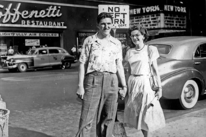 Beautiful Vintage Photos of Lovely Couples from the 1940s