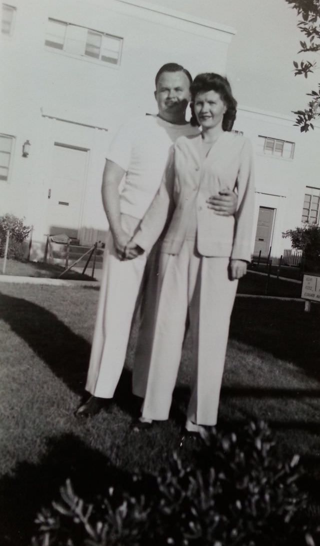 Beautiful Vintage Photos of Lovely Couples from the 1940s