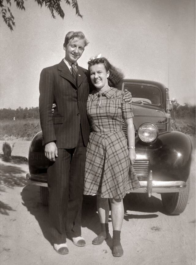 Beautiful Vintage Photos of Lovely Couples from the 1940s