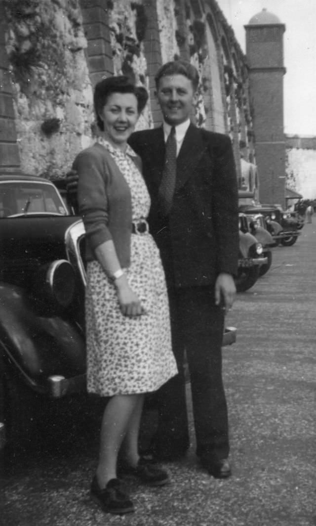 Beautiful Vintage Photos of Lovely Couples from the 1940s