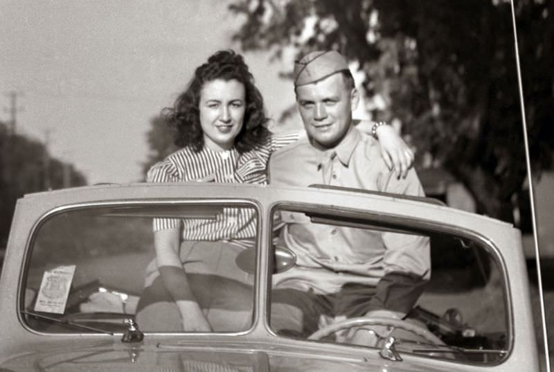 Beautiful Vintage Photos of Lovely Couples from the 1940s