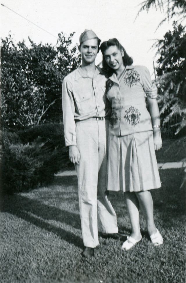 Beautiful Vintage Photos of Lovely Couples from the 1940s