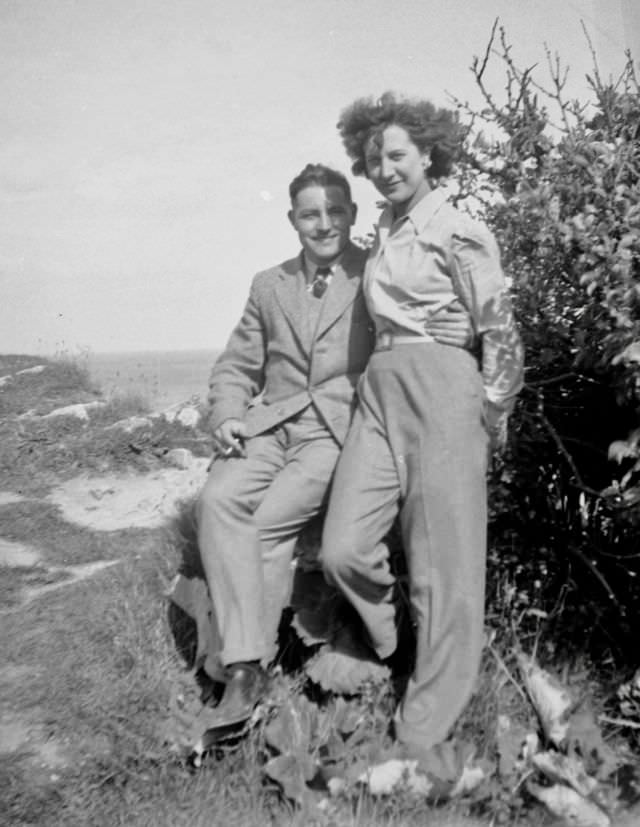 Beautiful Vintage Photos of Lovely Couples from the 1940s