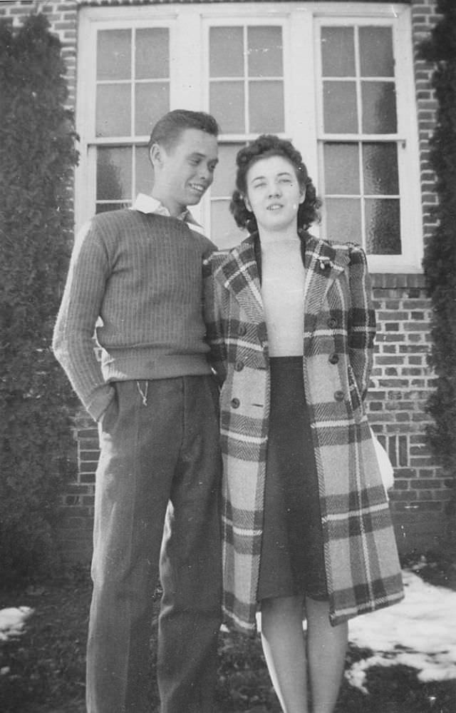 Beautiful Vintage Photos of Lovely Couples from the 1940s