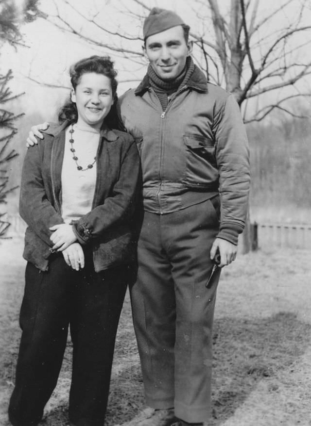 Beautiful Vintage Photos of Lovely Couples from the 1940s