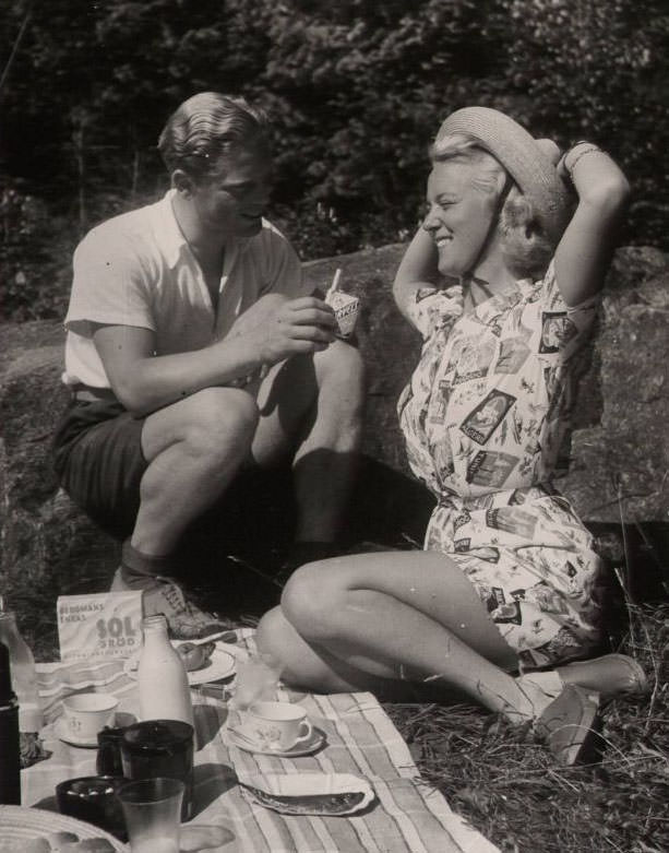 Beautiful Vintage Photos of Lovely Couples from the 1940s