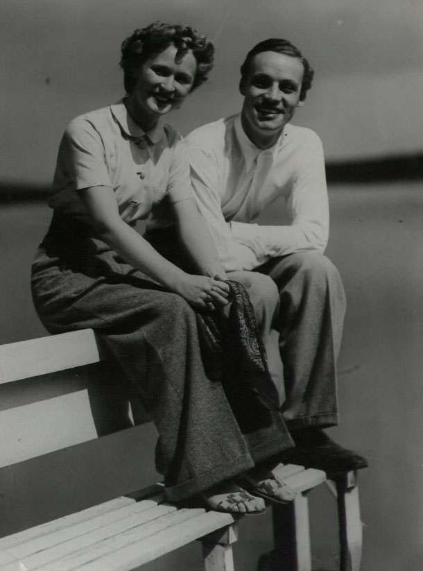 Beautiful Vintage Photos of Lovely Couples from the 1940s