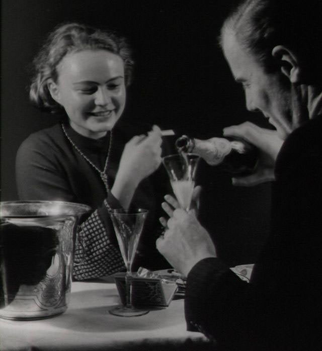 Beautiful Vintage Photos of Lovely Couples from the 1940s