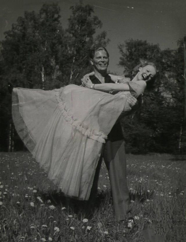 Beautiful Vintage Photos of Lovely Couples from the 1940s