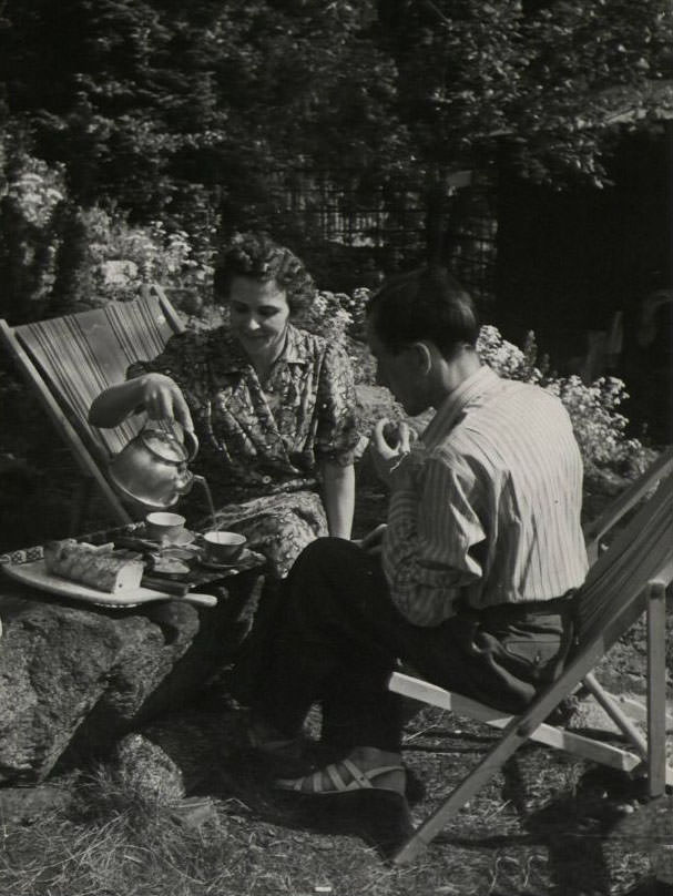 Beautiful Vintage Photos of Lovely Couples from the 1940s