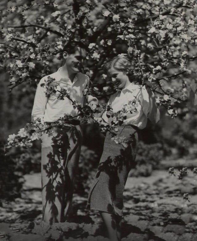 Beautiful Vintage Photos of Lovely Couples from the 1940s