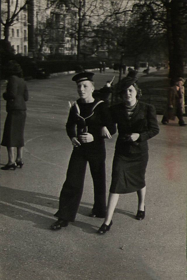 Beautiful Vintage Photos of Lovely Couples from the 1940s