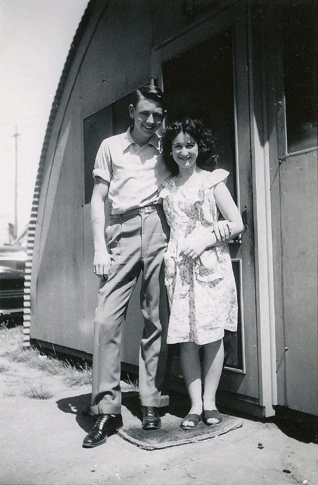 Beautiful Vintage Photos of Lovely Couples from the 1940s