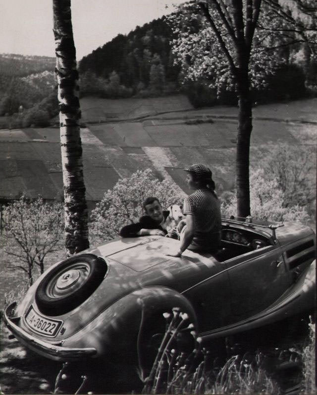 Beautiful Vintage Photos of Lovely Couples from the 1940s