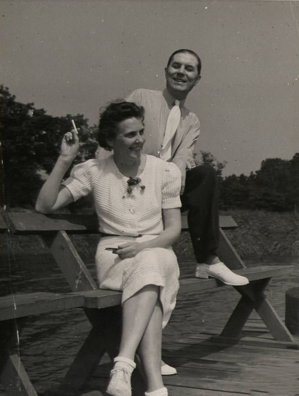 Beautiful Vintage Photos of Lovely Couples from the 1940s