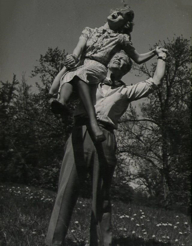 Beautiful Vintage Photos of Lovely Couples from the 1940s