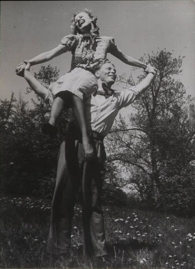 Beautiful Vintage Photos of Lovely Couples from the 1940s