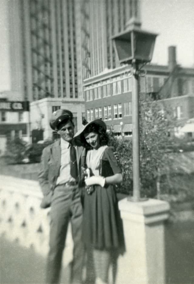 Beautiful Vintage Photos of Lovely Couples from the 1940s