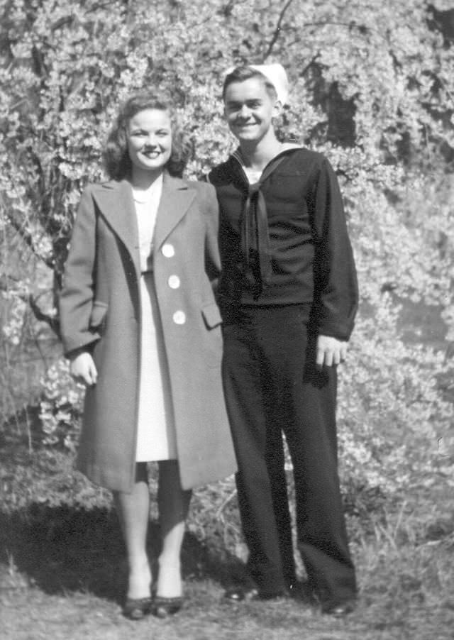 Beautiful Vintage Photos of Lovely Couples from the 1940s