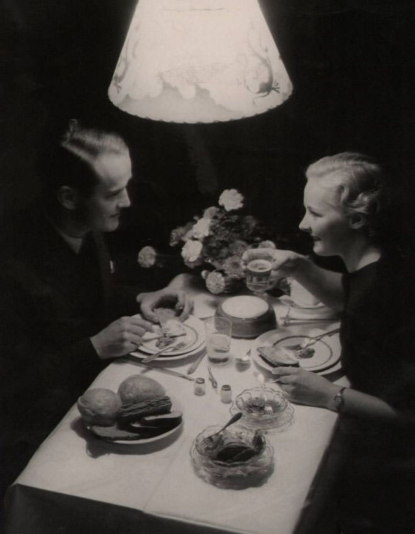 Beautiful Vintage Photos of Lovely Couples from the 1940s