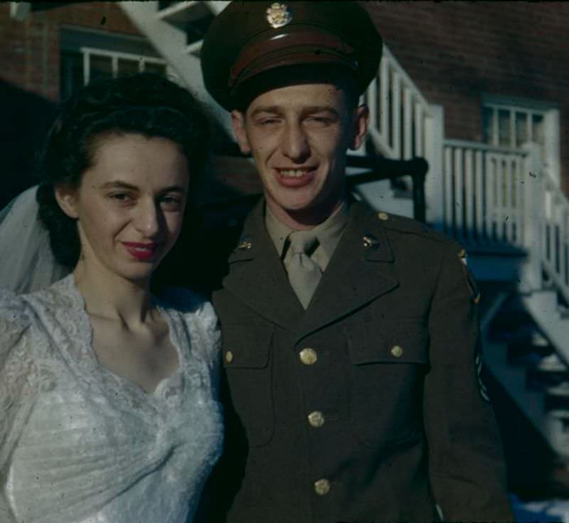 Beautiful Vintage Photos of Lovely Couples from the 1940s