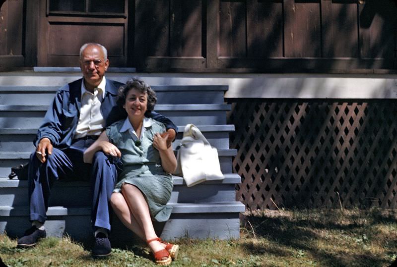 Beautiful Vintage Photos of Lovely Couples from the 1940s