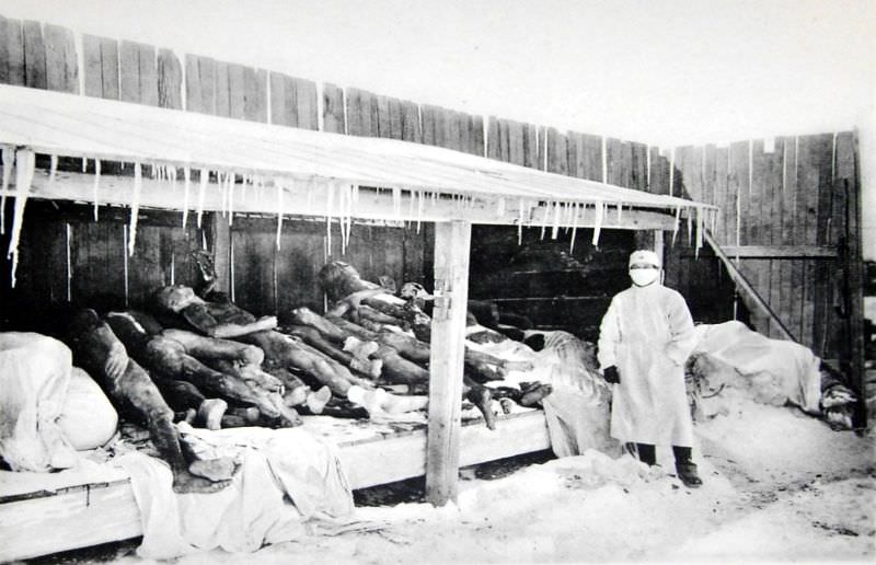 Manchurian plague victims, 1910