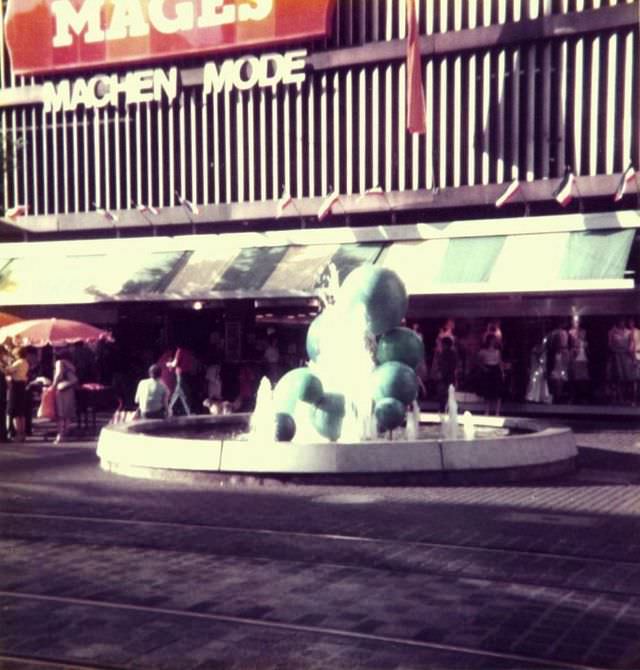The Planken at Mages with dumpling fountain, 1975