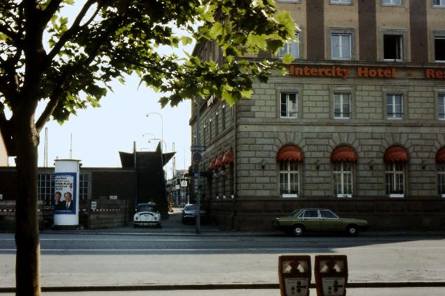 The station footbridge to the Lindenhof, 1979