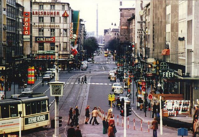 The Planken entrance at the water tower, 1972