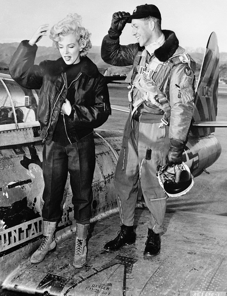 Marilyn Monroe talking with Lieutenant.