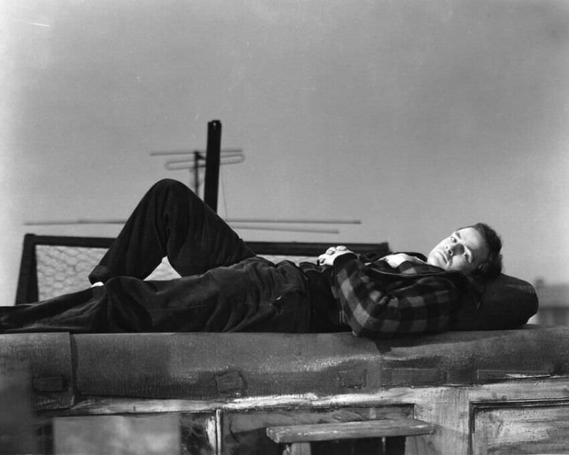 Fabulous Photos of Marlon Brando during the filming of 'On the Waterfront (1954)'