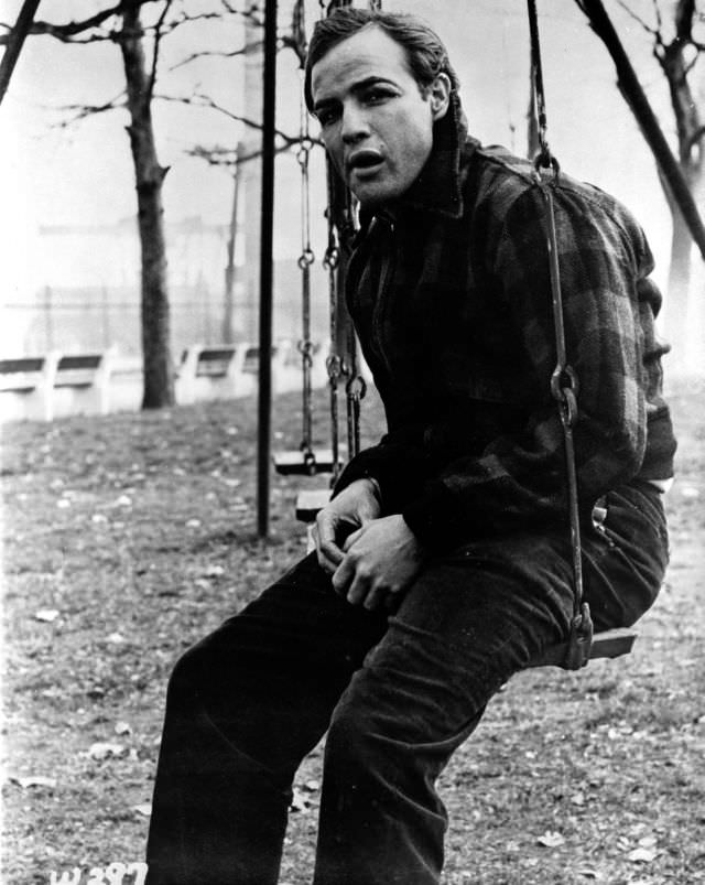 Fabulous Photos of Marlon Brando during the filming of 'On the Waterfront (1954)'