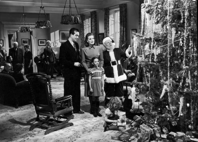 A Holiday Classic: Beautiful Photos from the movie 'Miracle on the 34th Street (1947)'