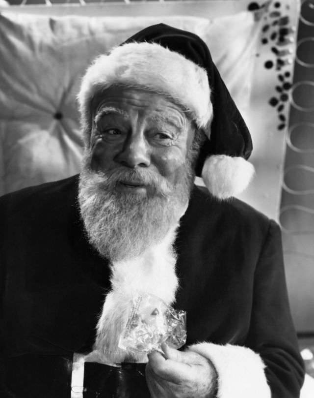 A Holiday Classic: Beautiful Photos from the movie 'Miracle on the 34th Street (1947)'
