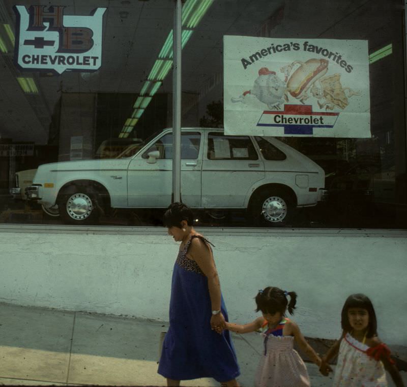 The Street Life of New York City in the 1980s Through the Lens of Steven Siegel