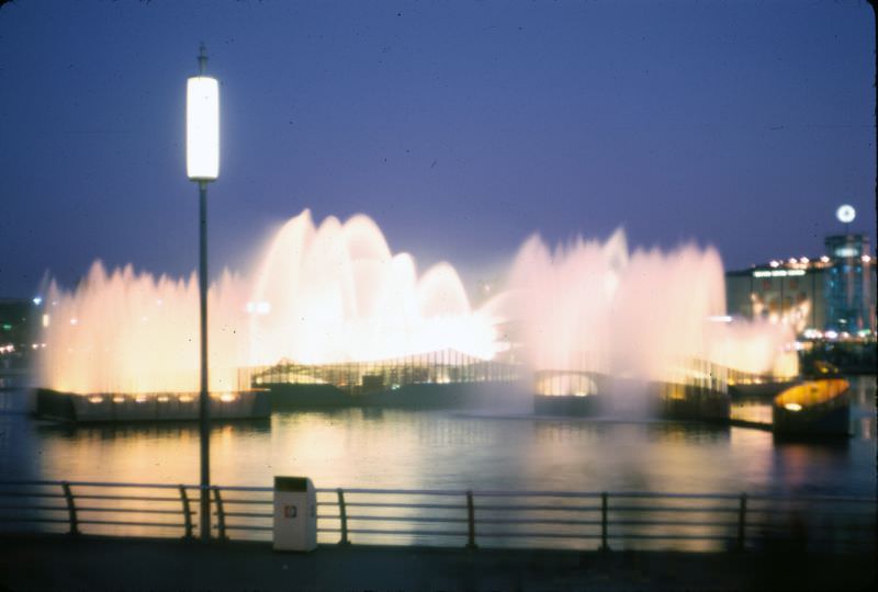 Water show fountains