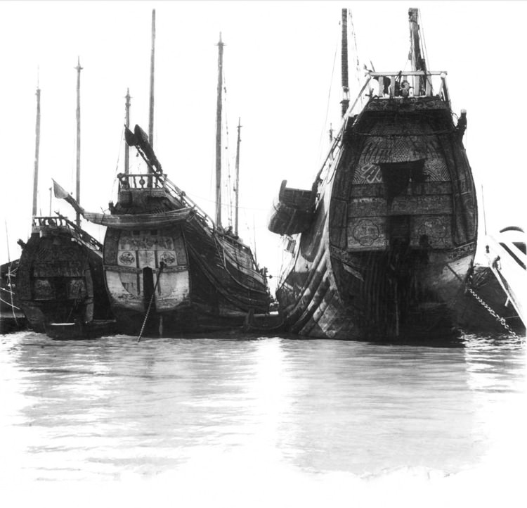 Junks on the Huang-Pu river, Shanghai, 1930