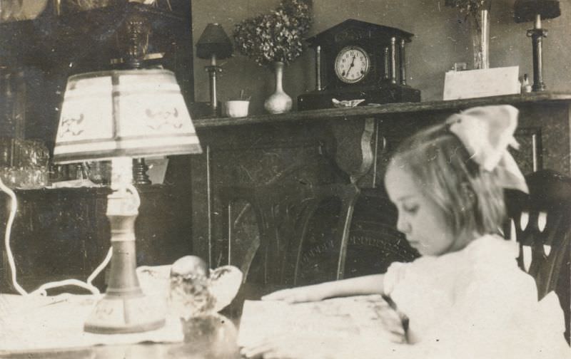 Little girl reading at a table