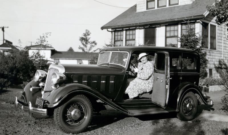 Fabulous Photos of People with their Chrysler Automobiles from the Past