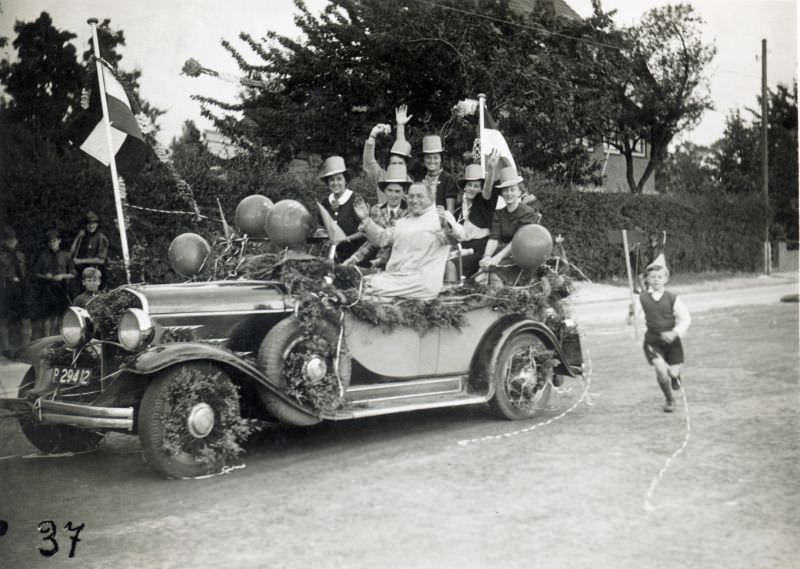 Fabulous Photos of People with their Chrysler Automobiles from the Past