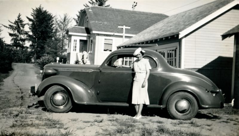 Fabulous Photos of People with their Chrysler Automobiles from the Past