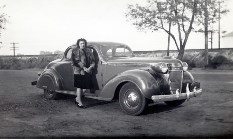 Fabulous Photos of People with their Chrysler Automobiles from the Past