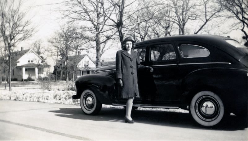 Fabulous Photos of People with their Chrysler Automobiles from the Past