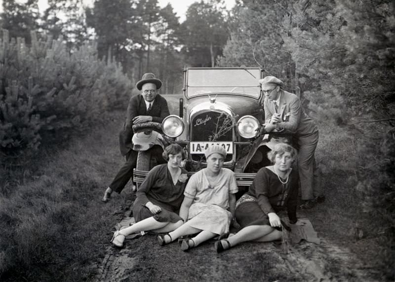 Fabulous Photos of People with their Chrysler Automobiles from the Past