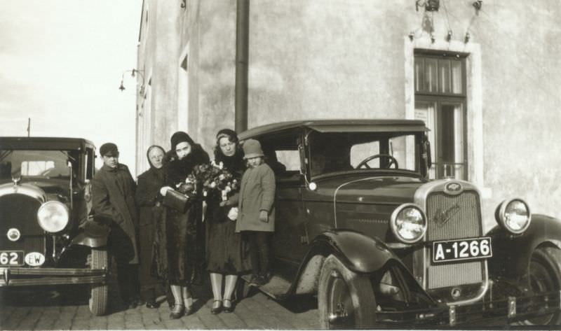 Fabulous Photos of People with their Chrysler Automobiles from the Past