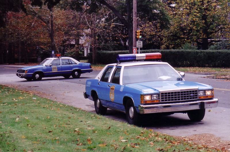 5 The Philadelphia Police Department was using both the mid-size Ford LTD and full-size Crown Victoria platforms at that time, Philadelphia, 1985